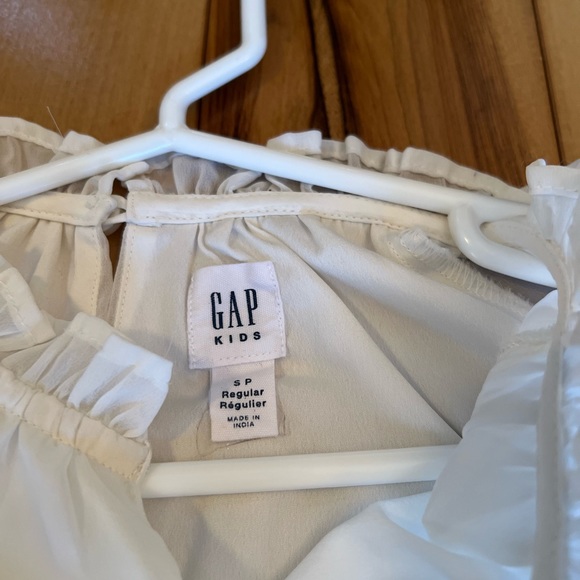 GAP. Size Small girls. Ivory sheer sleeved blouse. - Picture 5 of 12